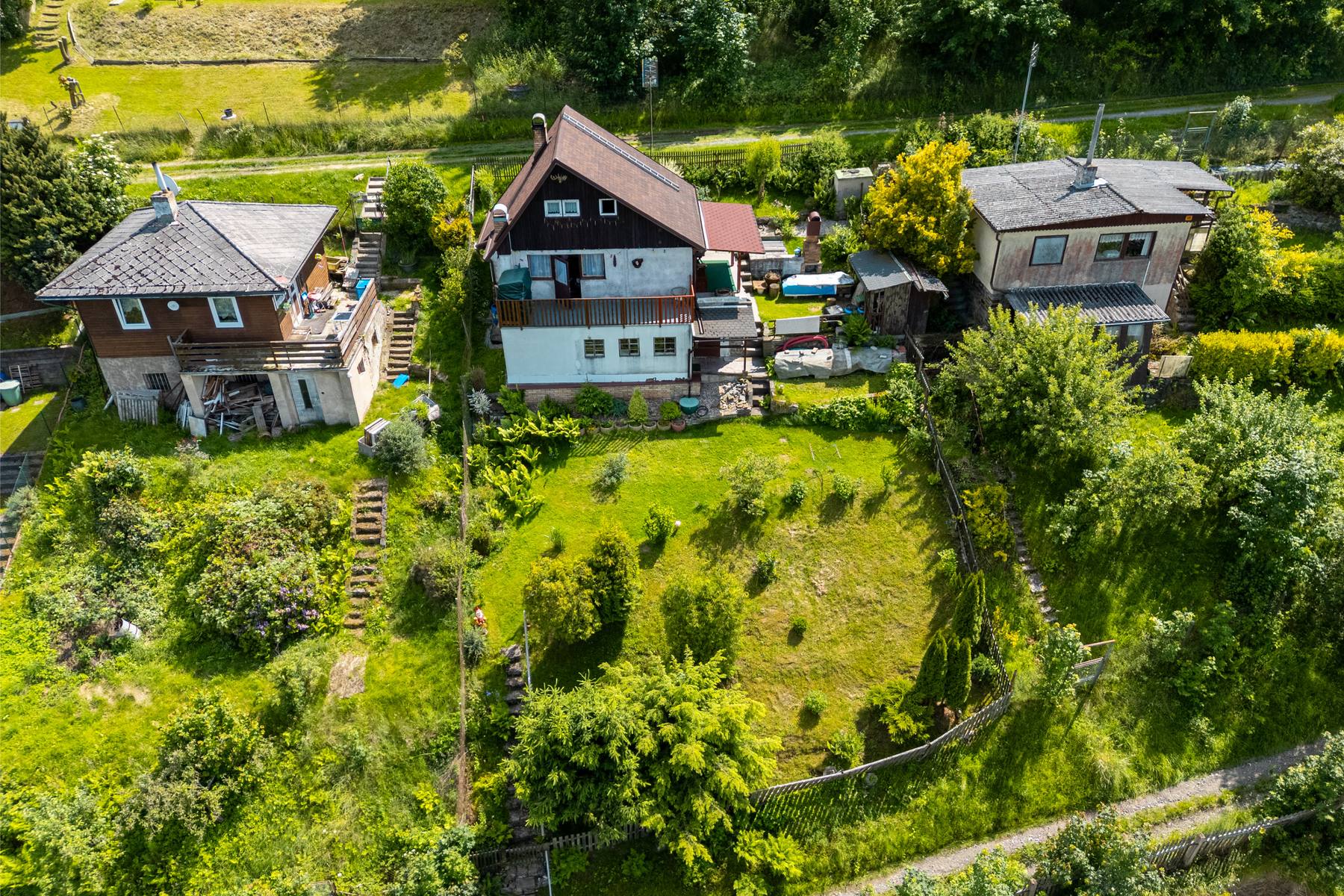 Prodej chaty se sklepem a dílnou, Ledečko